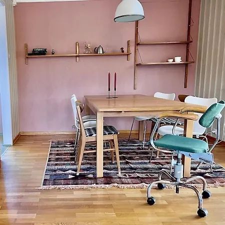 Sentralt Hus Med 5 Soverom. Feriehus *