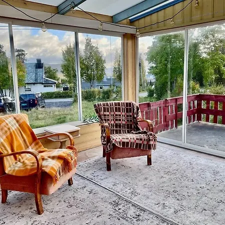 Feriehus Sentralt Hus Med 5 Soverom. *